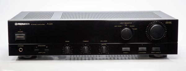 Pioneer A-225 Stereo Verstärker in schwarz
