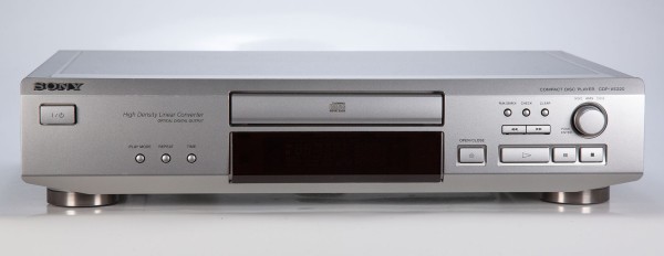 Sony CDP-XE220 CD-Player in silber