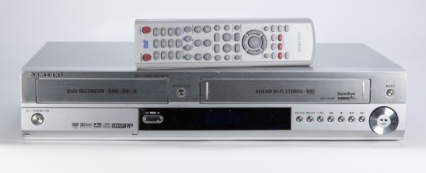 Samsung DVD-VR300 E VHS- & DVD-Recorder in silber